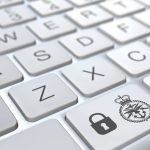 Жильцы варшавского дома открыли почтовые ящики и нашли счета за чужие страховки на свой PESEL