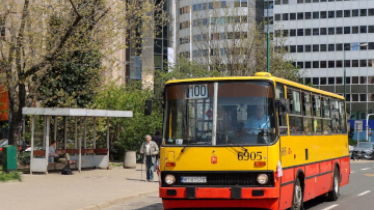В центр Варшавы вернулась легендарная остановка «Ełka» из 1970-х