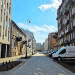 Улица Сродкова на Праге открылась после перестройки: теперь вся для пешеходов