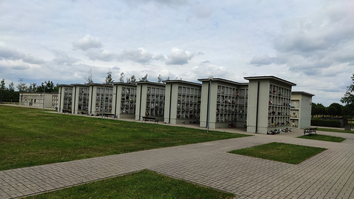 Урну с прахом могут разрешить хранить дома: правительство Польши готовит новые правила погребения